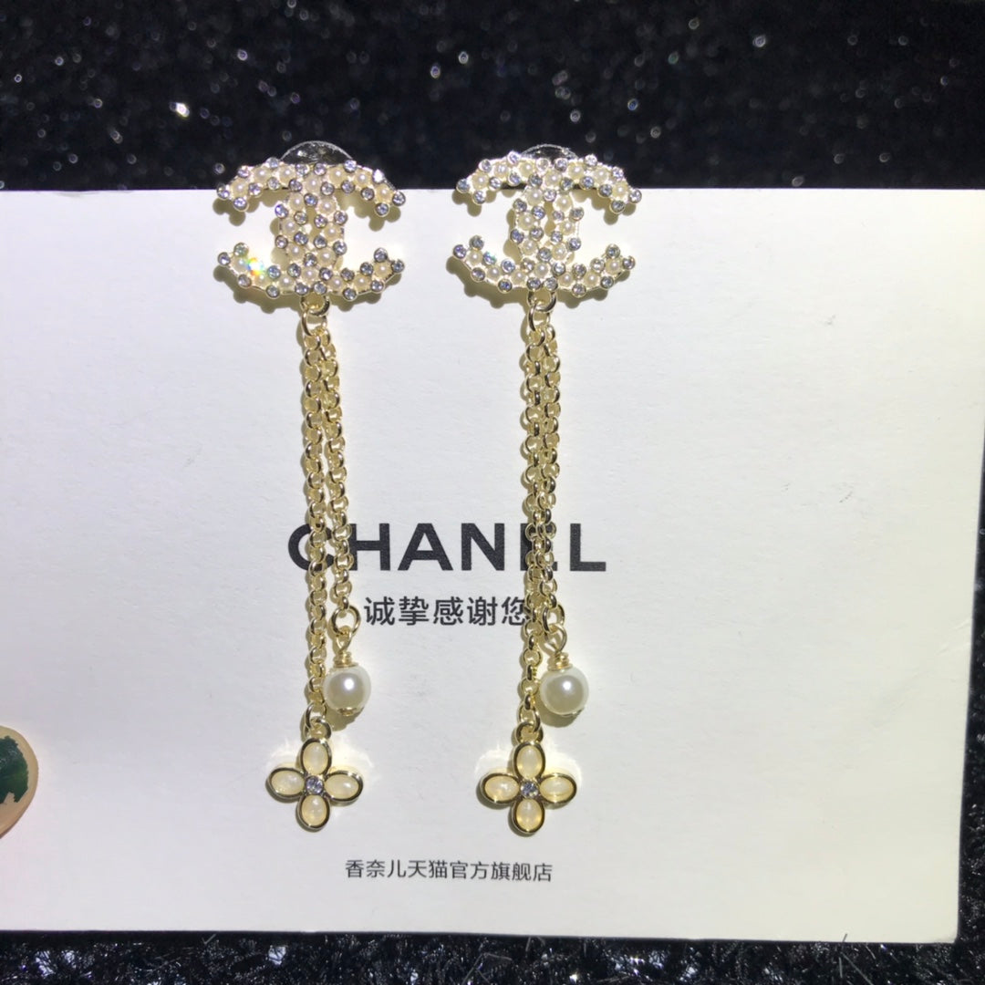 14C64EDE Stylish Earrings