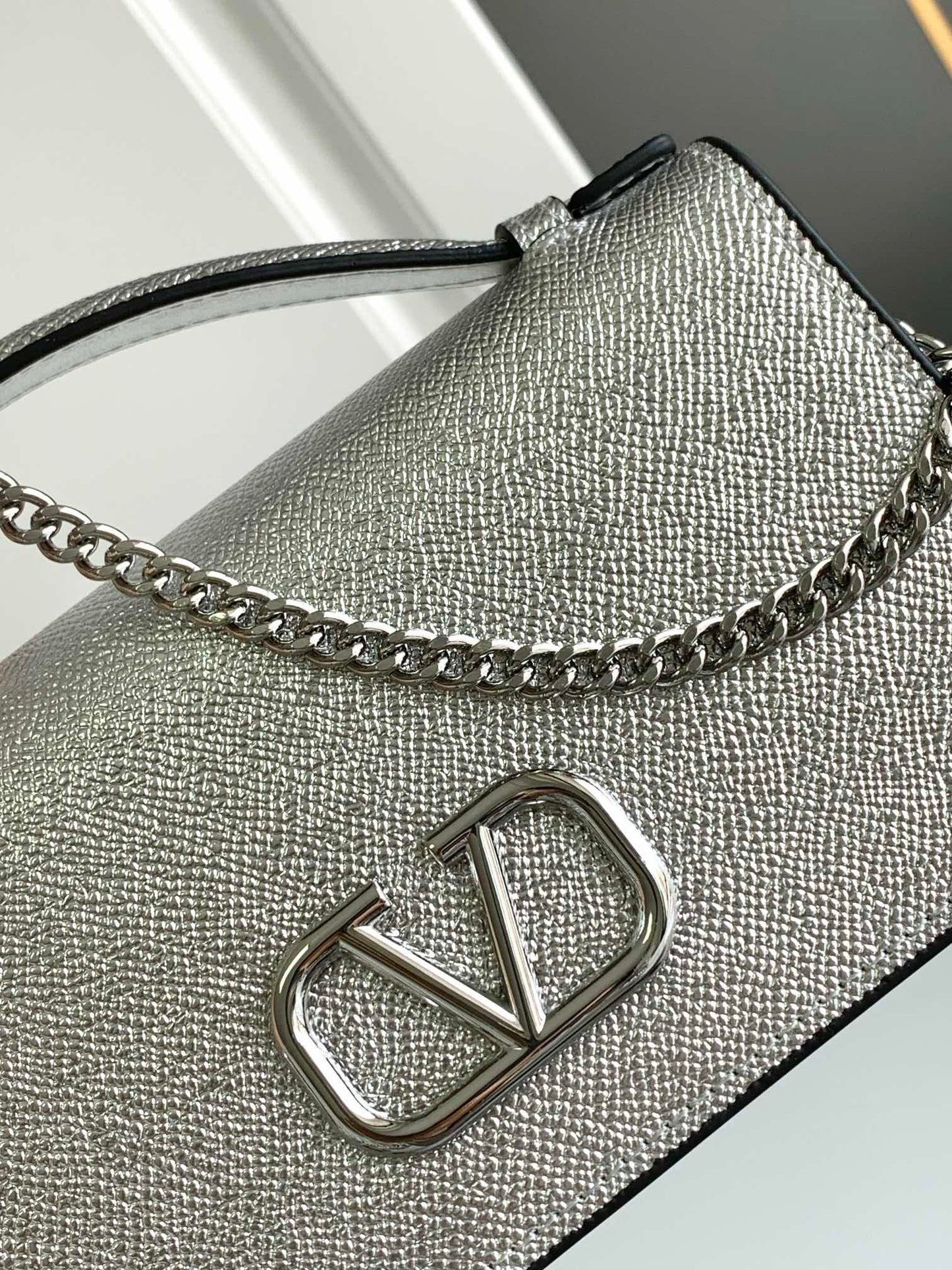 1XVL272BDE Stylish leather bag 