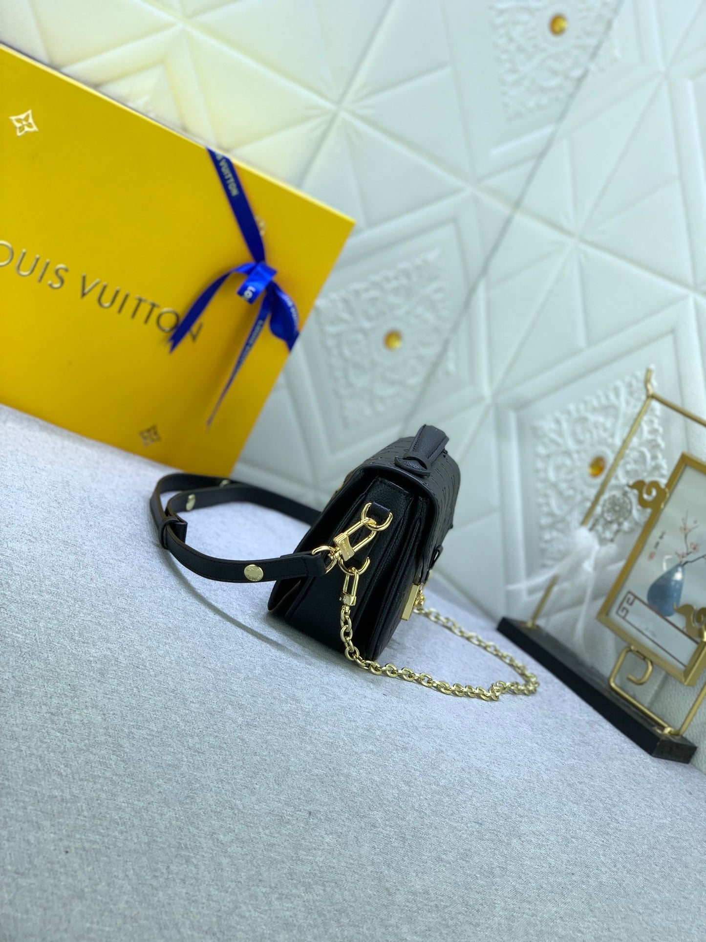 2XE43BDE Stylish leather bag 