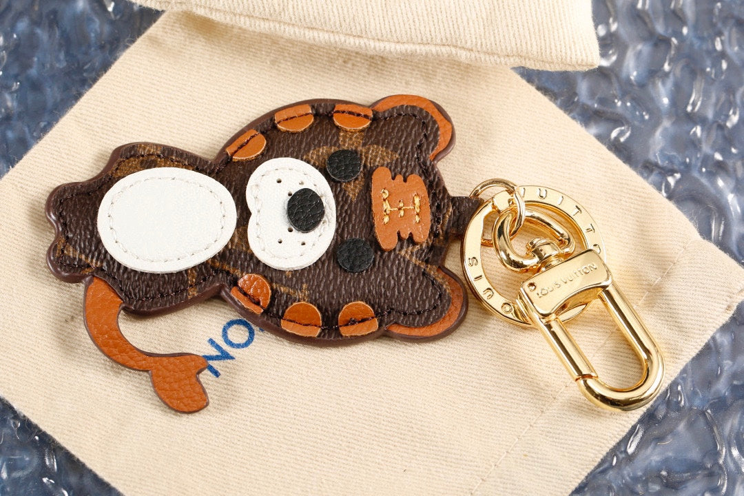 3RE14ADE Stylish key closure