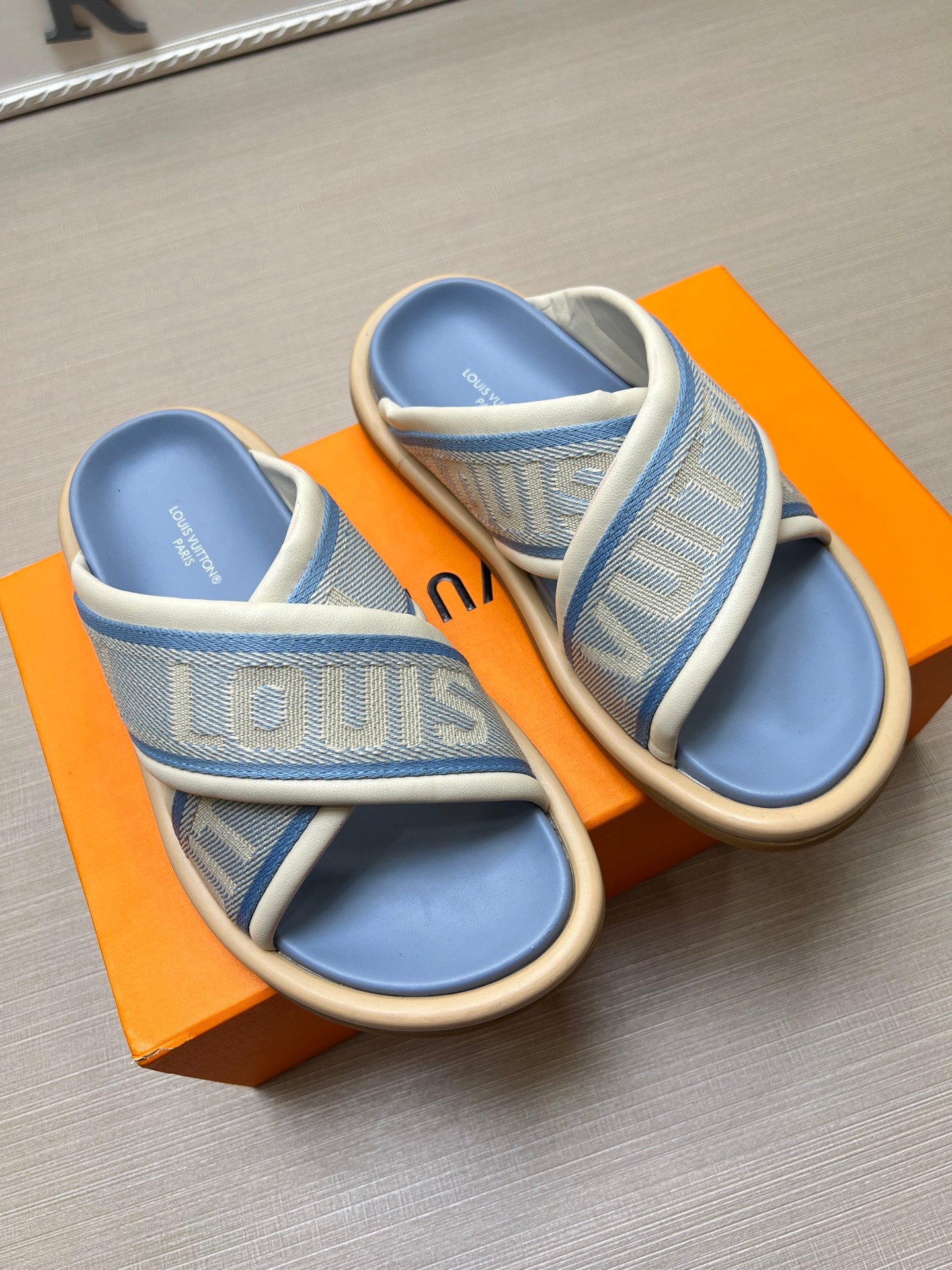 535ZE270ZDE Stylish Slippers