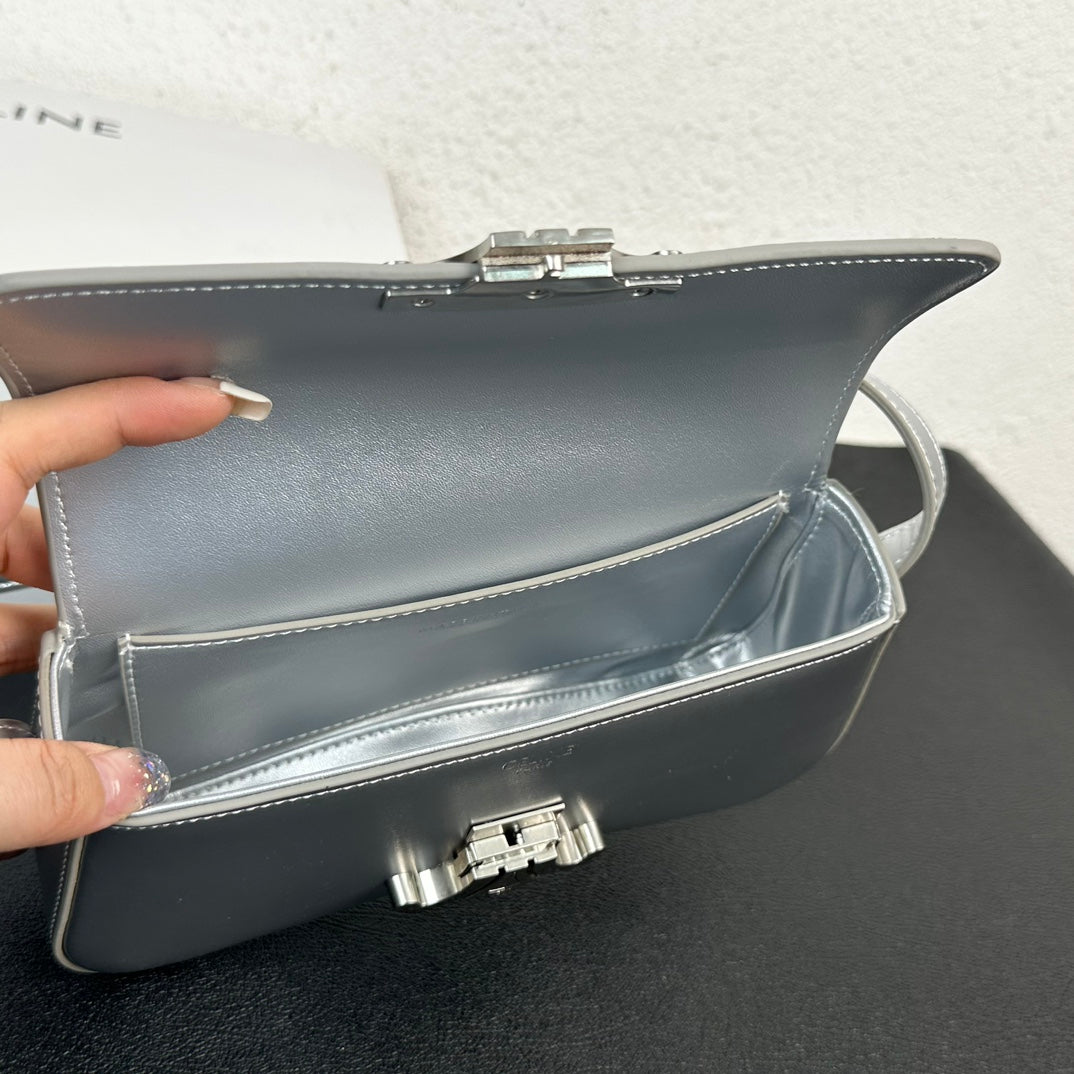 1XE271BDE Stylish leather bag 