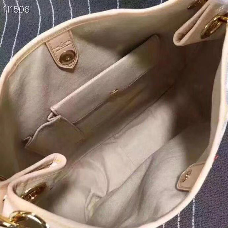 1E11BDE Stylish leather bag 