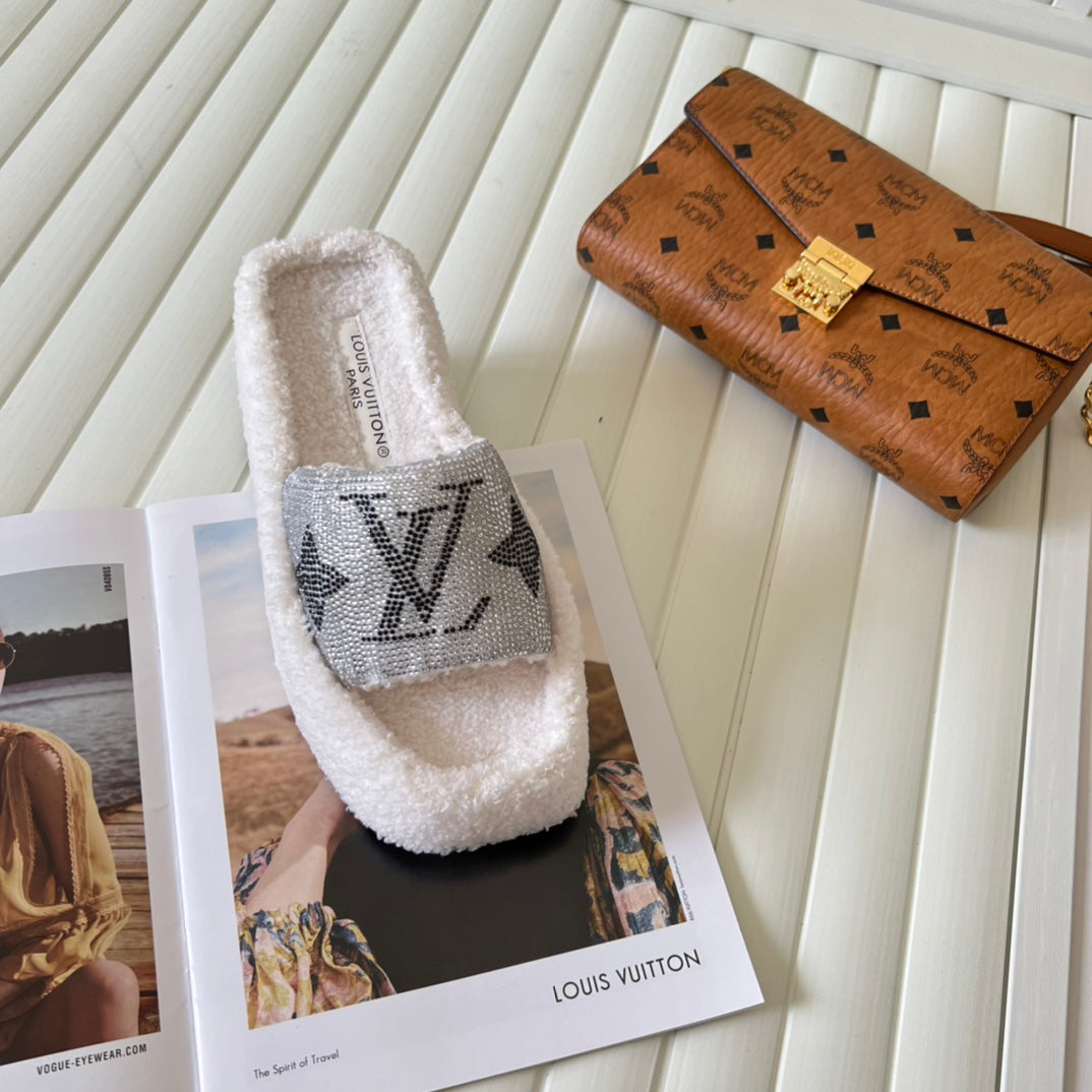 14E91ZDE Stylish Slippers