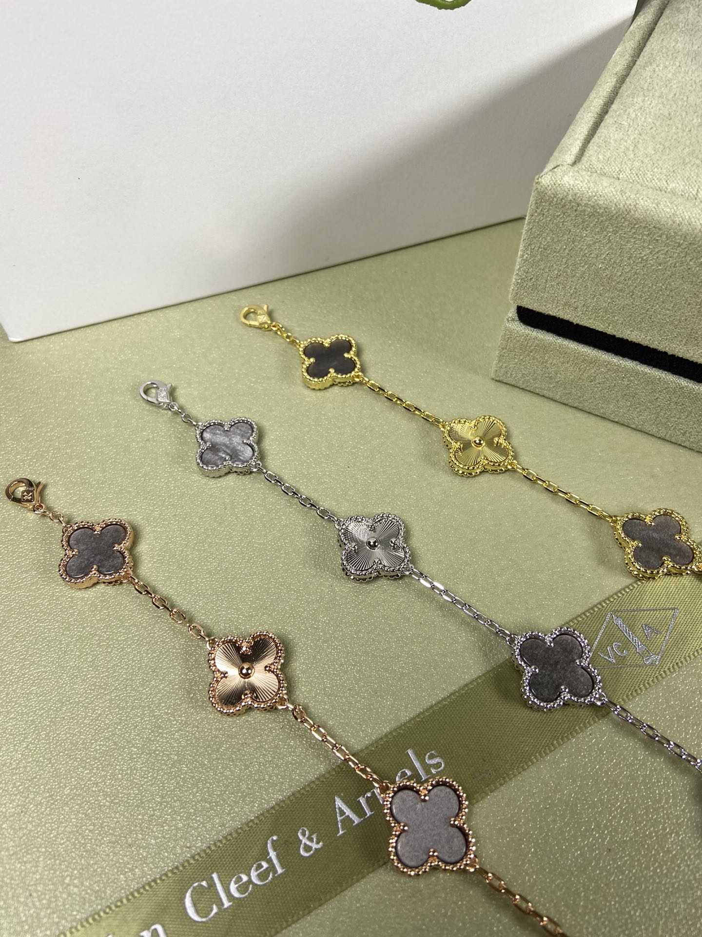 5XVA181KDE Stylish bracelets  5 flowers normal size1.5cm flower