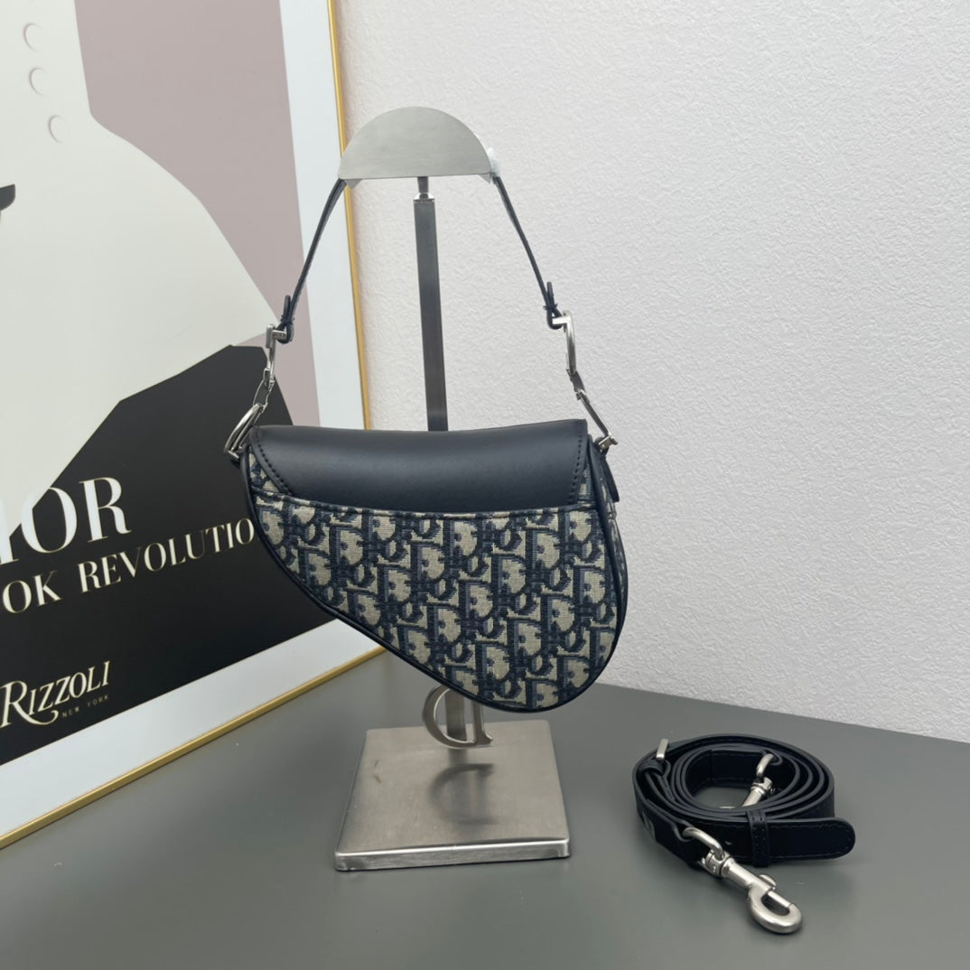 1WD90BDE Stylish leather bag