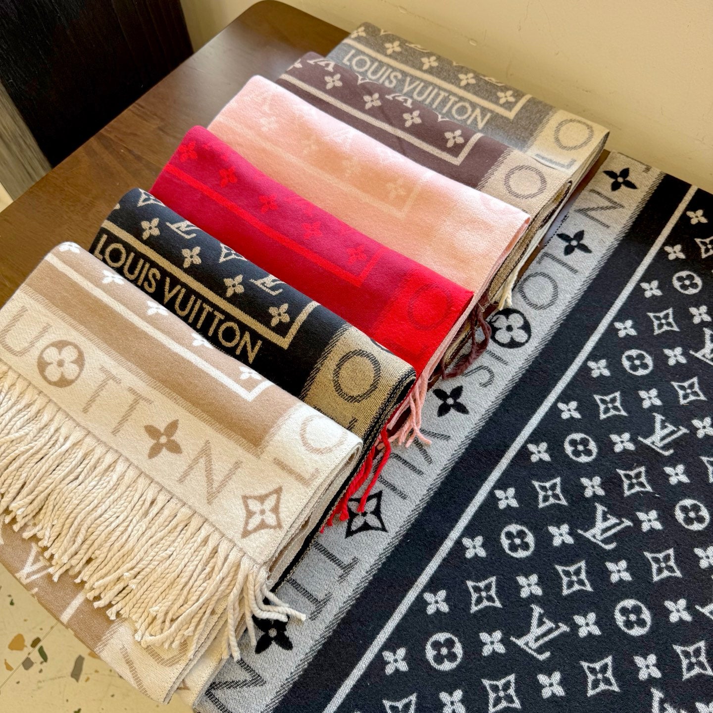 185ZE34WDE Stylish Winter Scarves