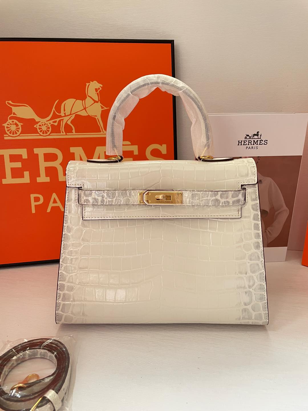 2WH28BDE Stylish leather bag