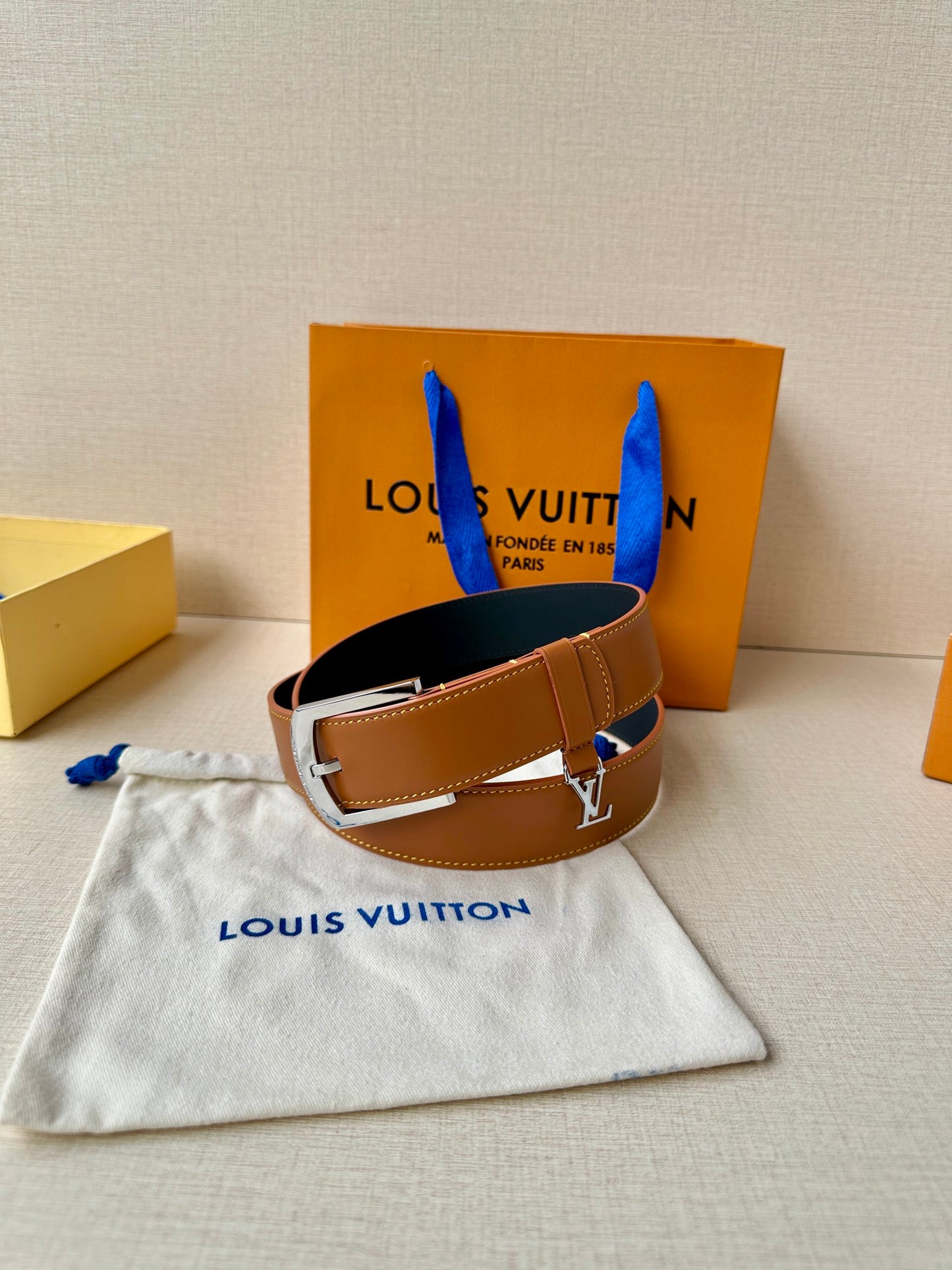 1WE160PDE Stylish  High quality belt With full package