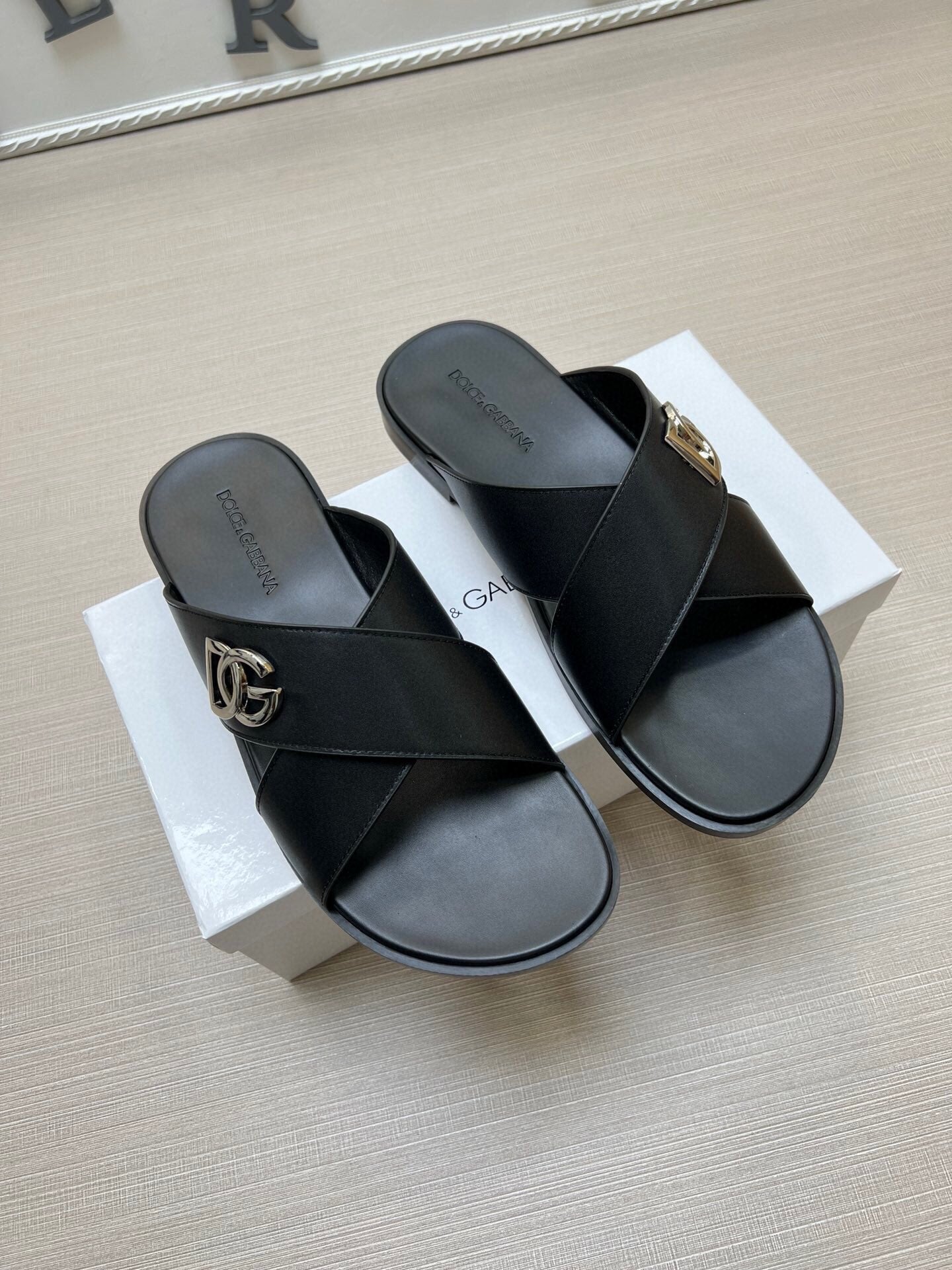 54A19ZDE Stylish slippers