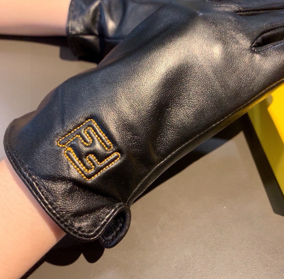 14F12SDE Stylish sheepskin gloves