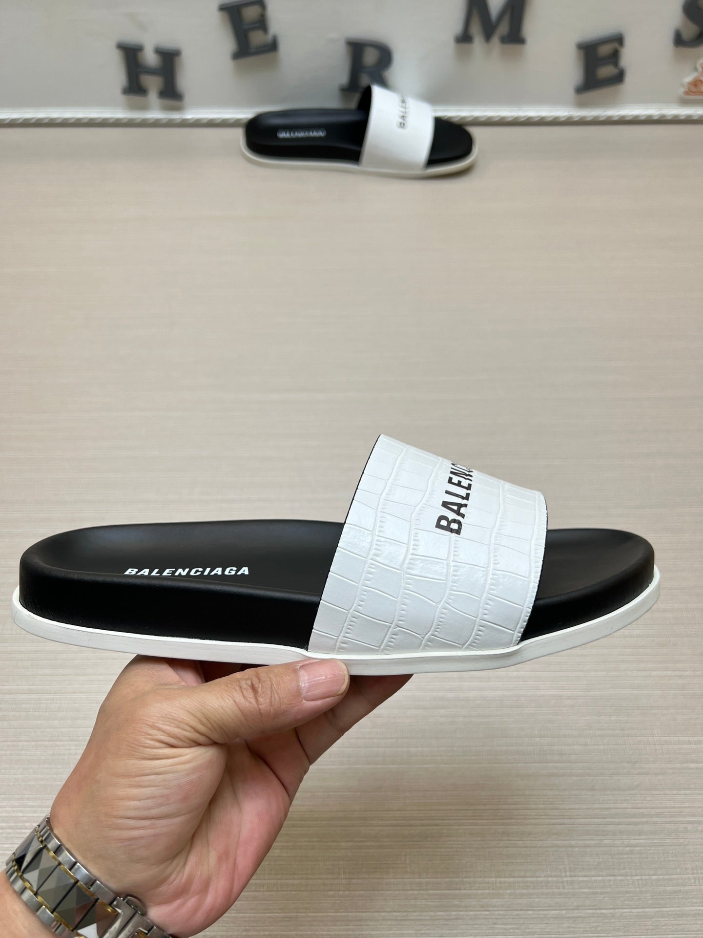 54J99ZDE Stylish slippers