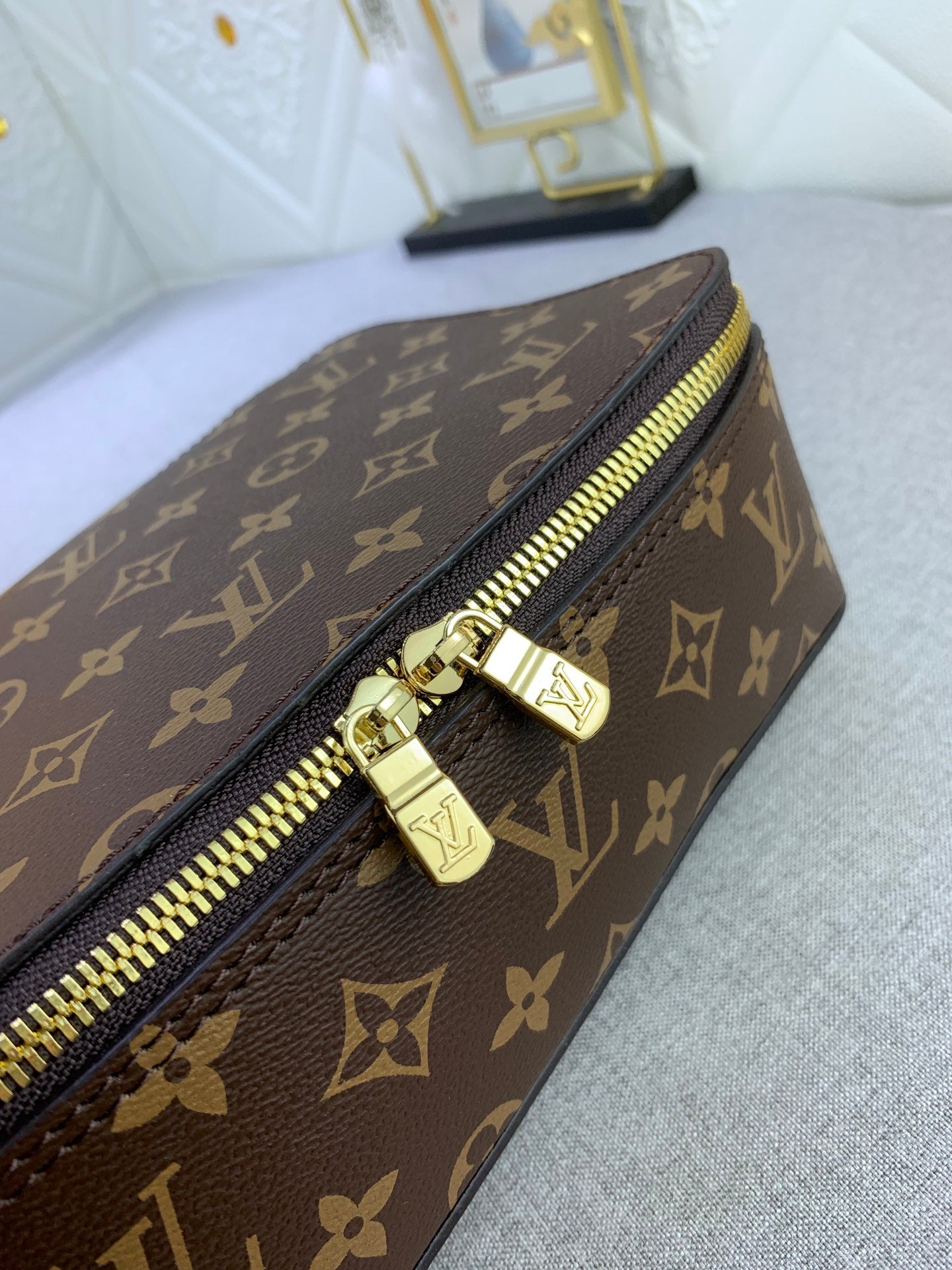 1XE272BDE Stylish leather bag 