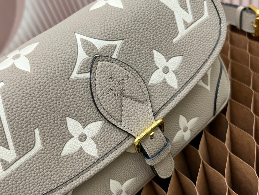 2XE028BDE Stylish leather bag 