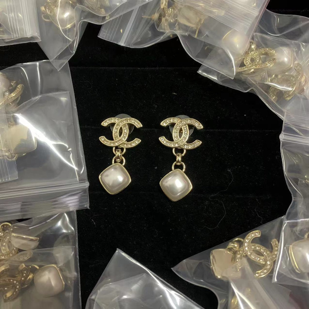 14C231EDE Stylish Earrings