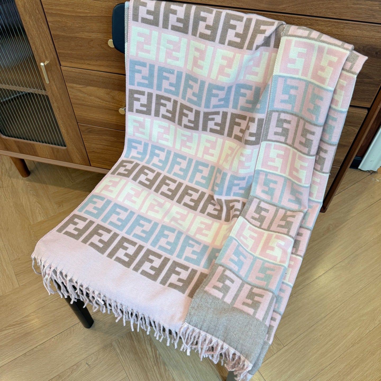 185RF65WDE Stylish Winter Scarves