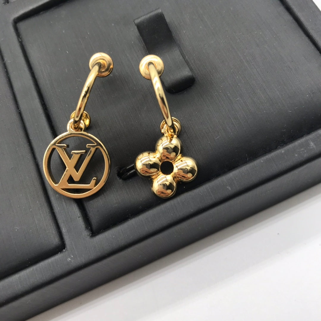 1XE599XDE Stylish Earrings Bracelets Necklaces