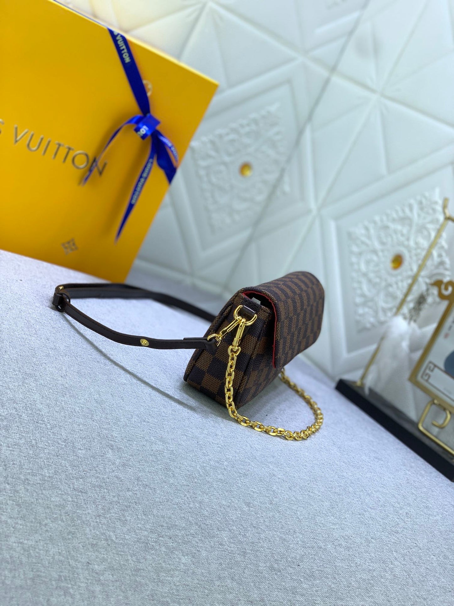 1XE64BDE Stylish leather bag 