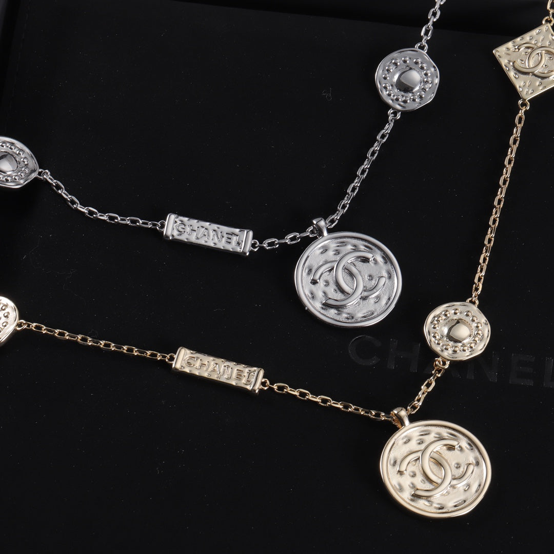 14C689KDE Stylish Necklaces