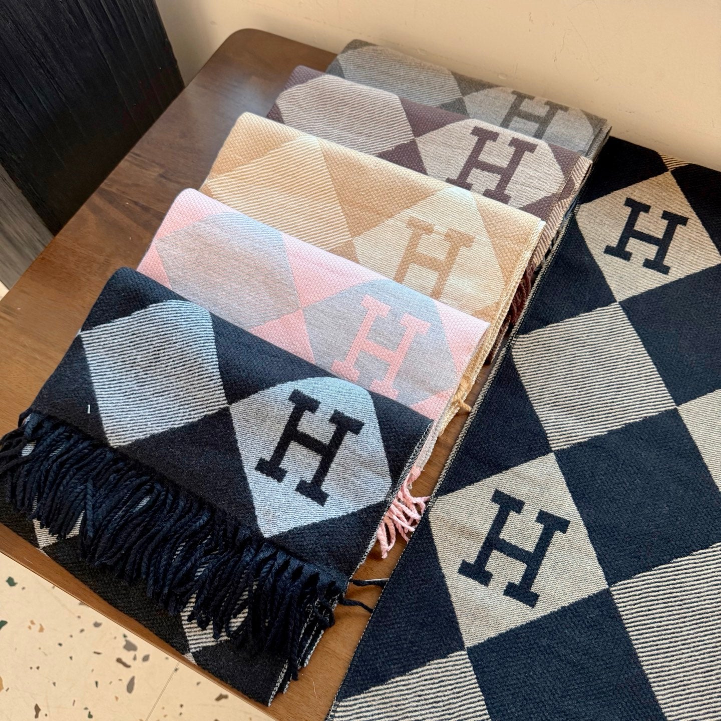 185ZH36WDE Stylish Winter Scarves
