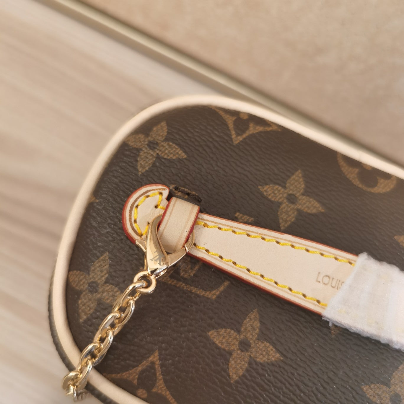 1XE273BDE Stylish leather bag 