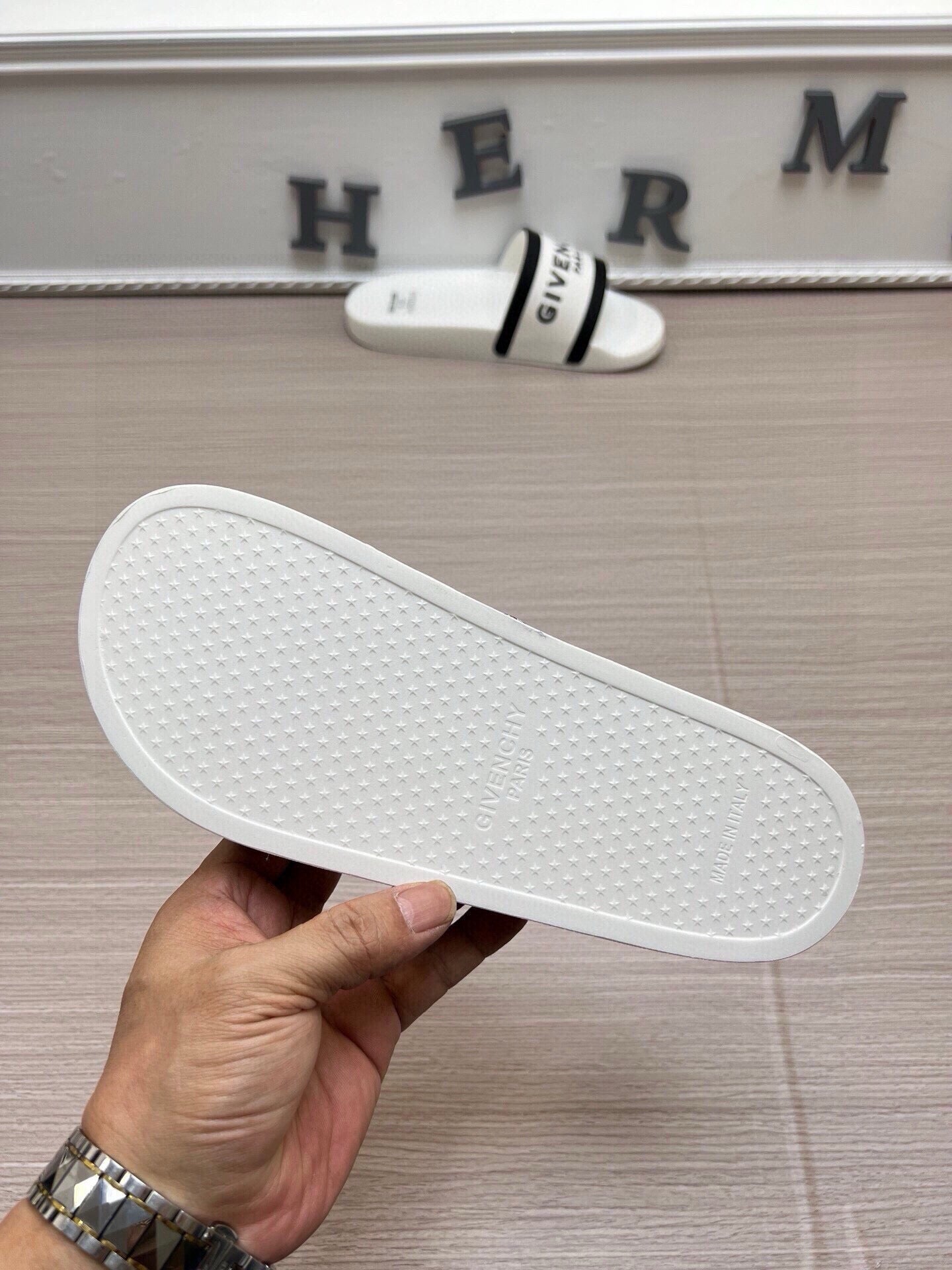 535ZGV264ZDE Stylish Slippers