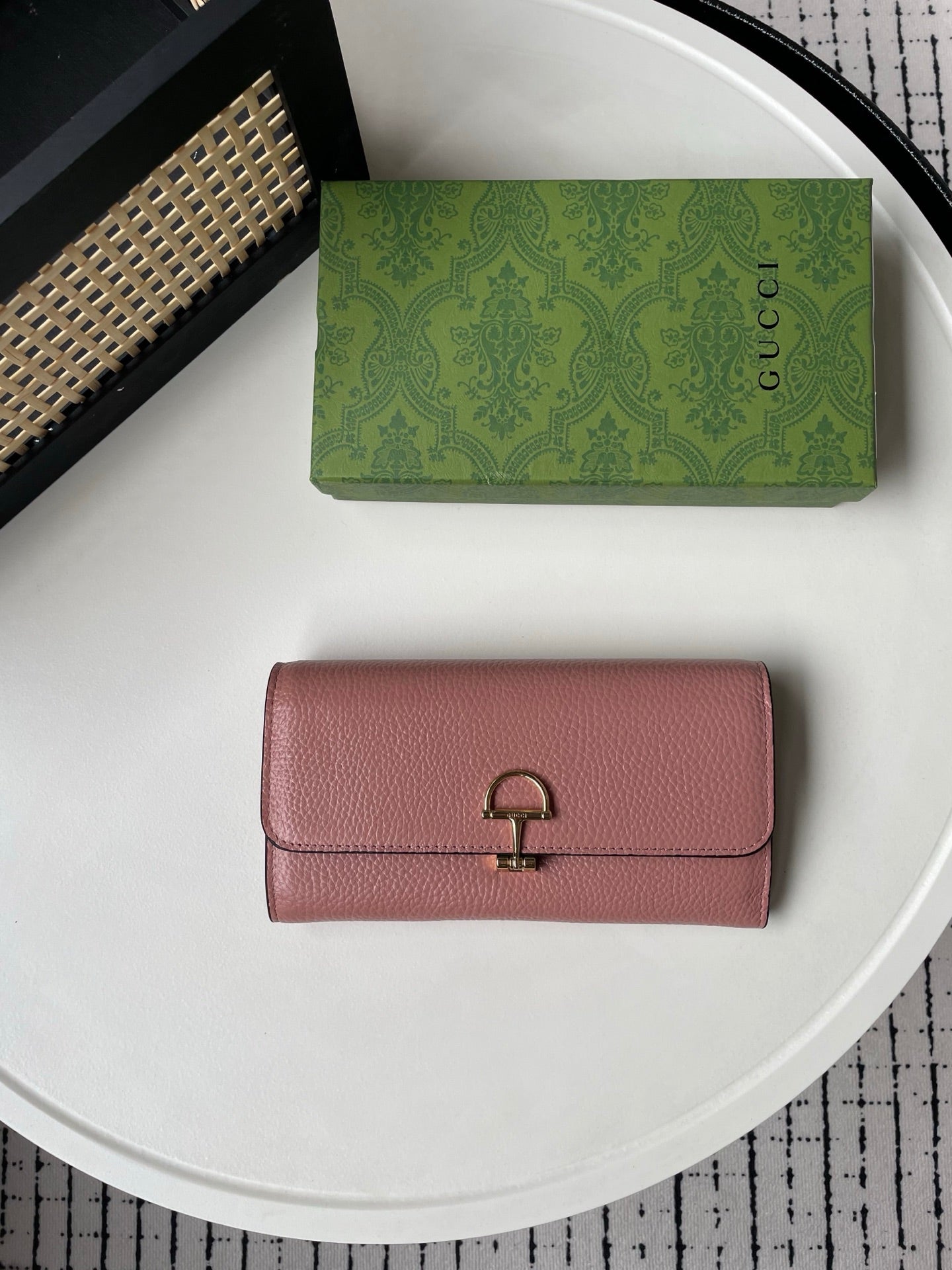 15RB72BDE Stylish leather bag