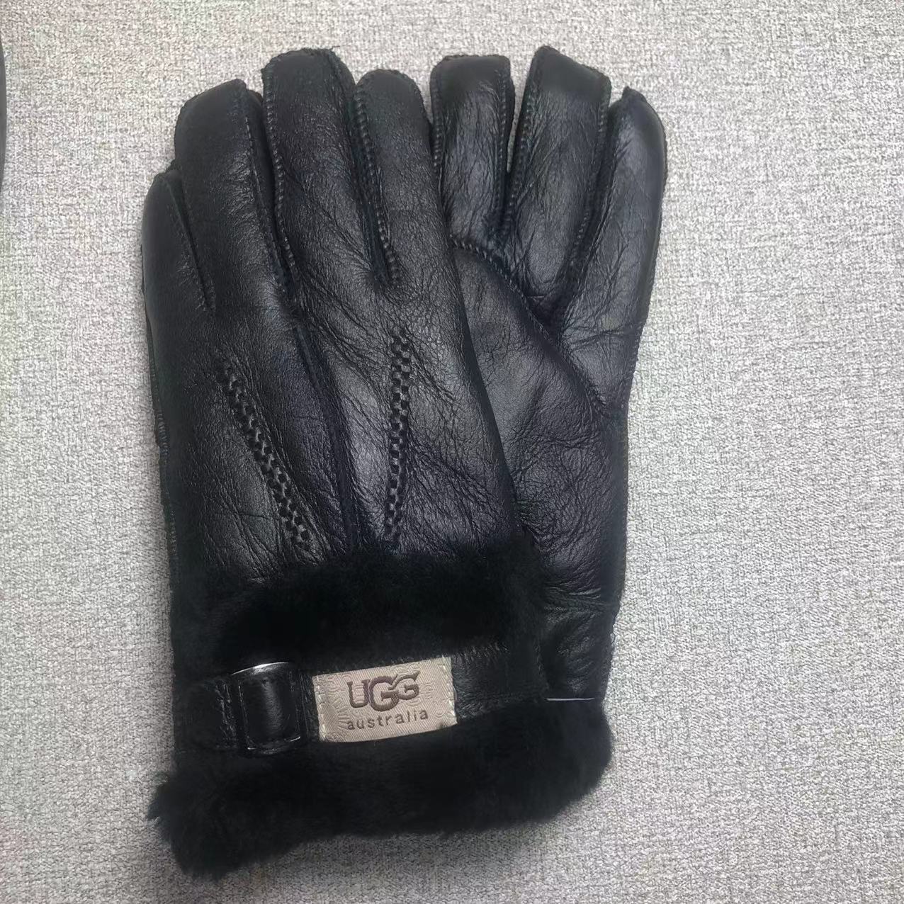 24A77SDE Stylish gloves