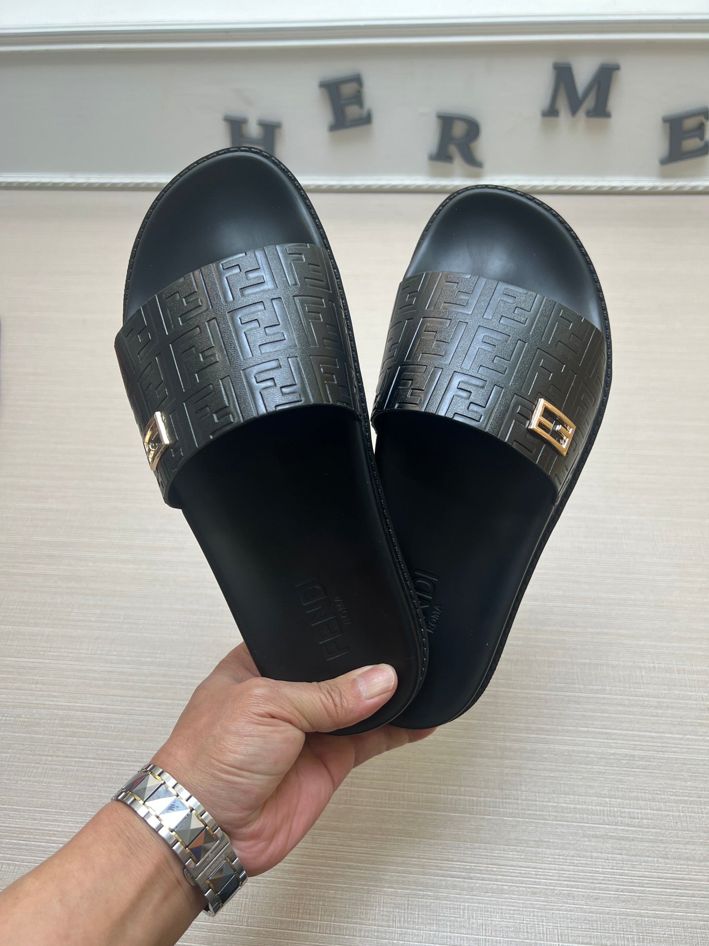 54F121ZDE Stylish slippers