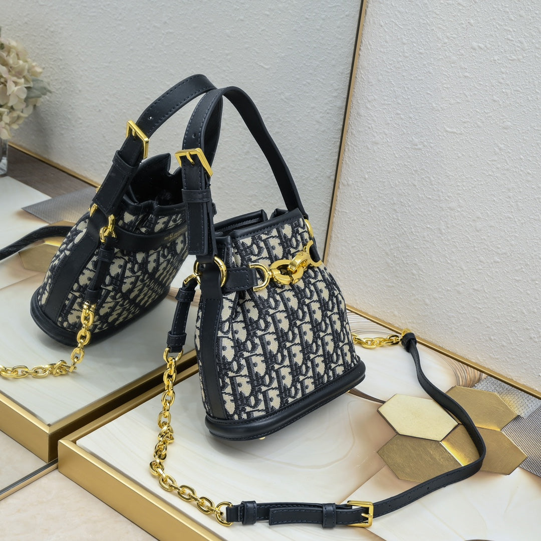 2XD370BDE Stylish leather bag 