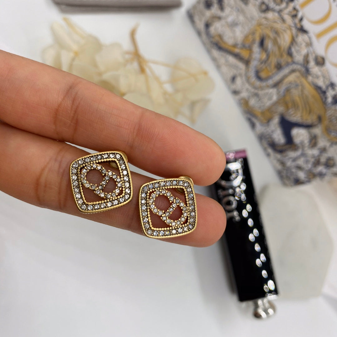 1YD144EDE Stylish Earrings