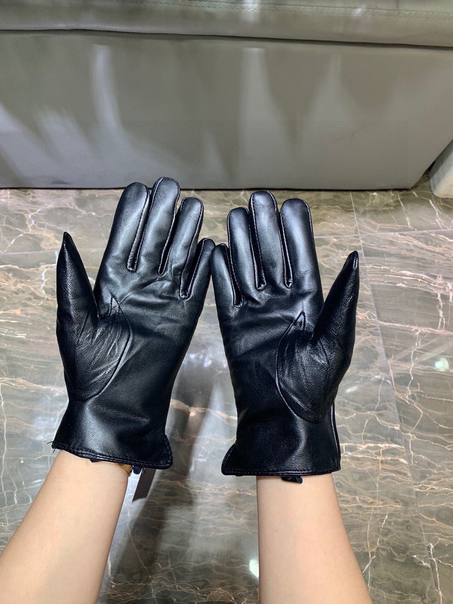 24E97SDE Stylish gloves