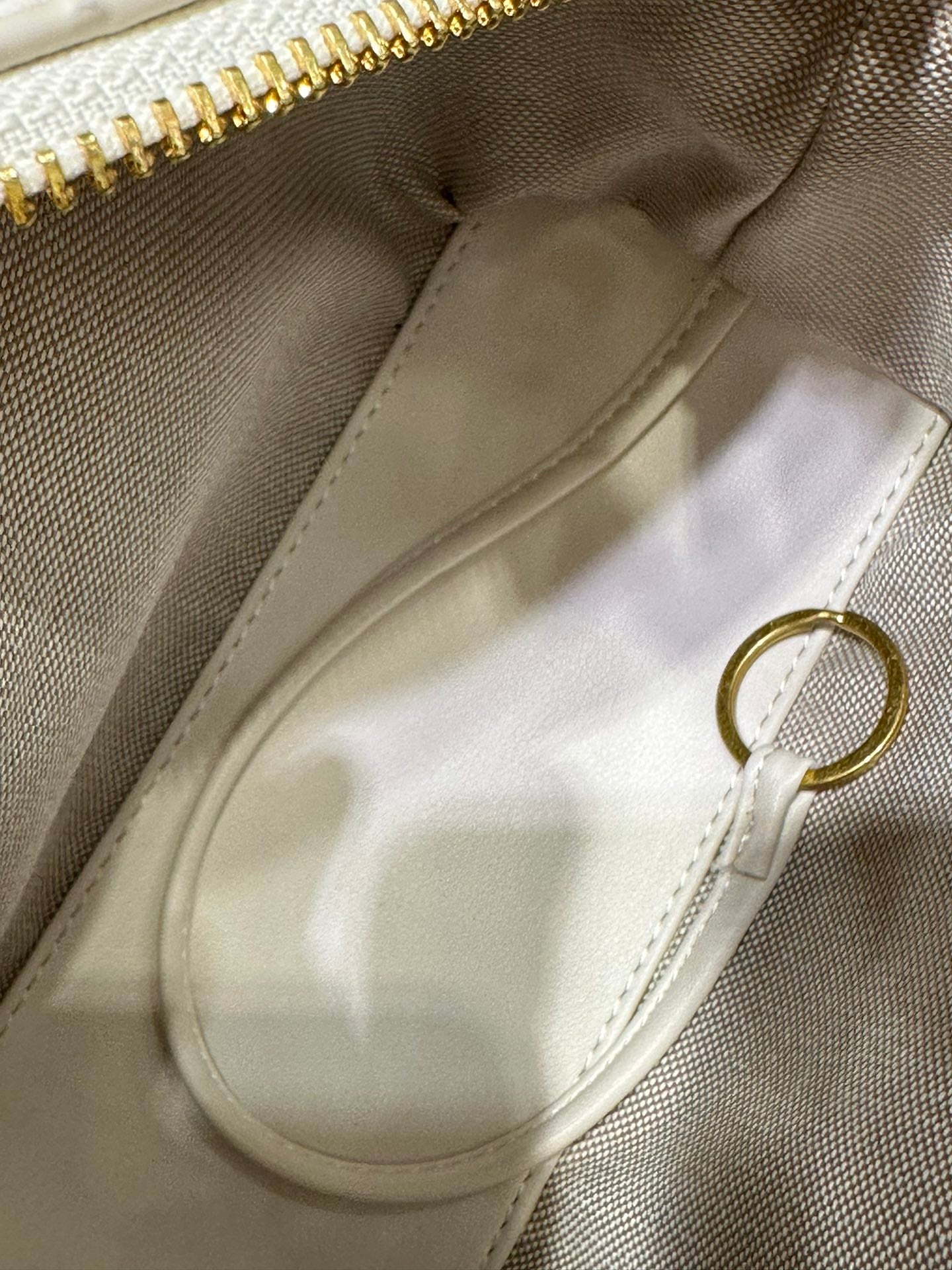 1XA84BDE Stylish leather bag