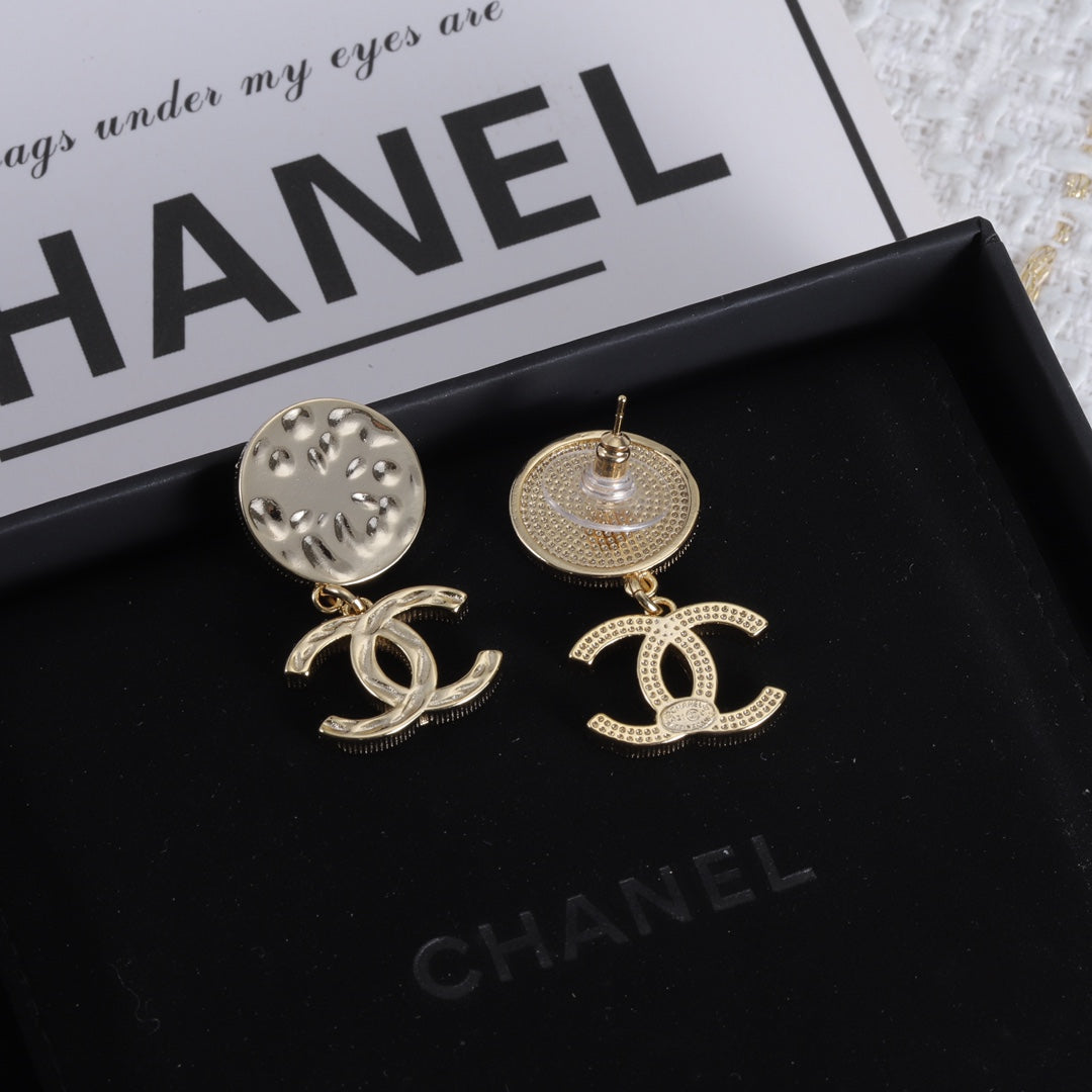 15QC7EDE Stylish Earrings