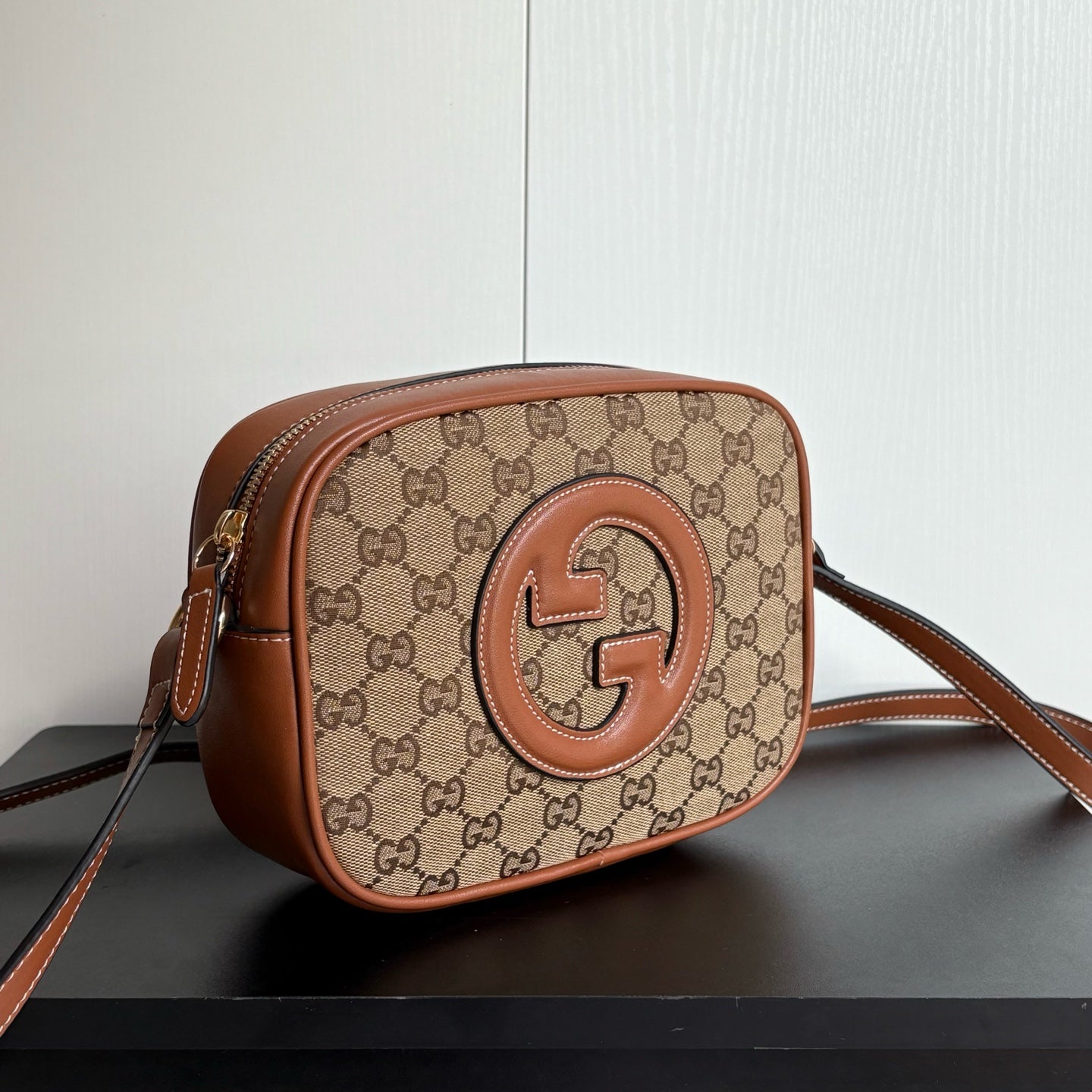 2WB18BDE Stylish leather bag