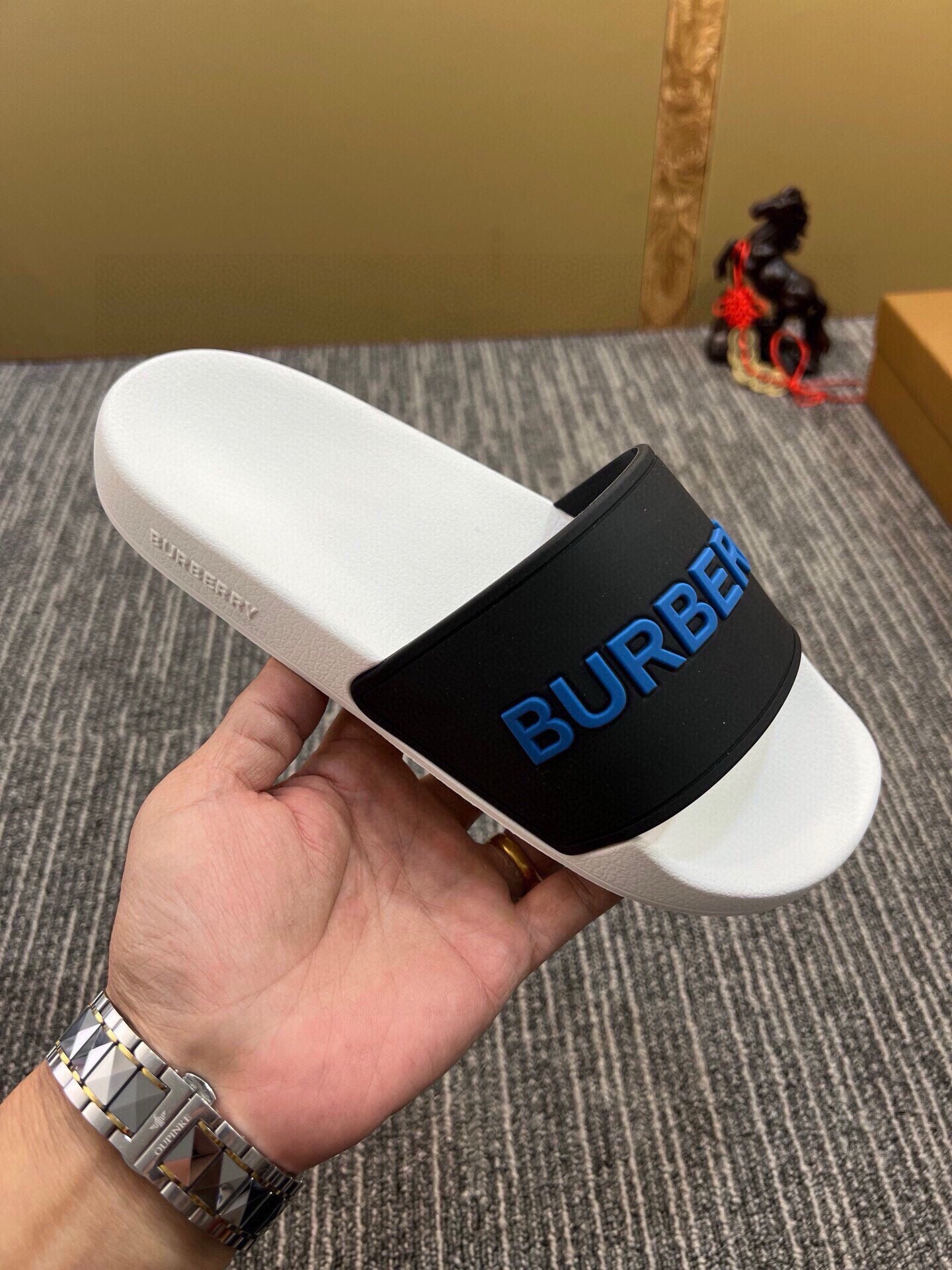 535ZR255ZDE Stylish Slippers