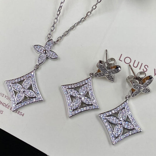 1E190XDE Stylish Earrings