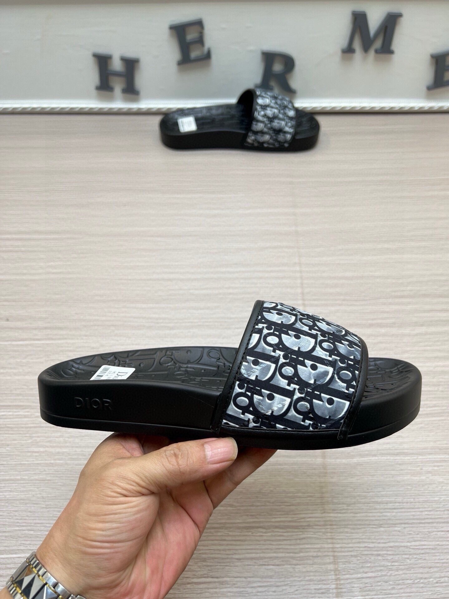 5LD214ZDE Stylish Slippers