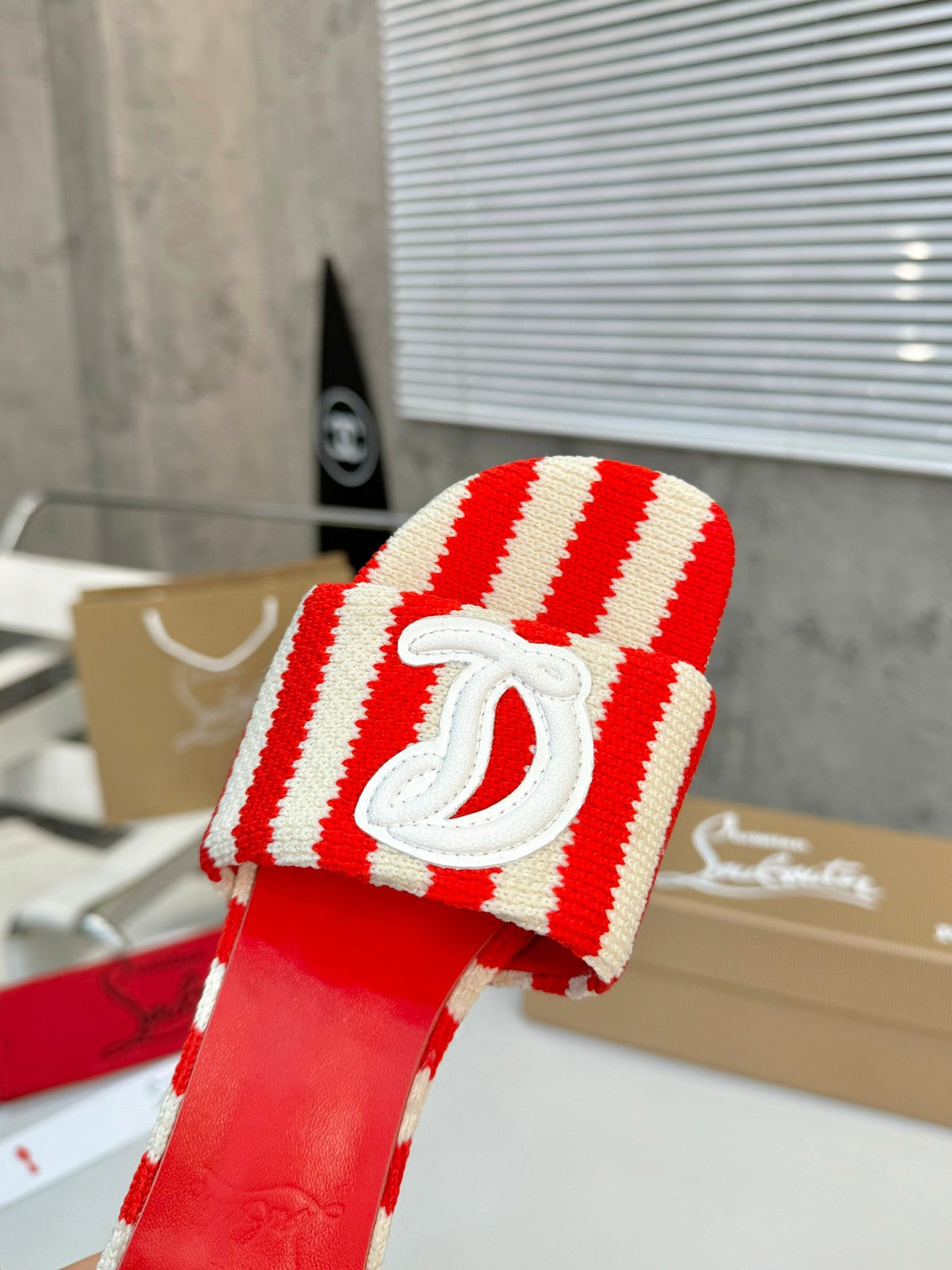 JXA9ZDE Stylish leather + knitted heels