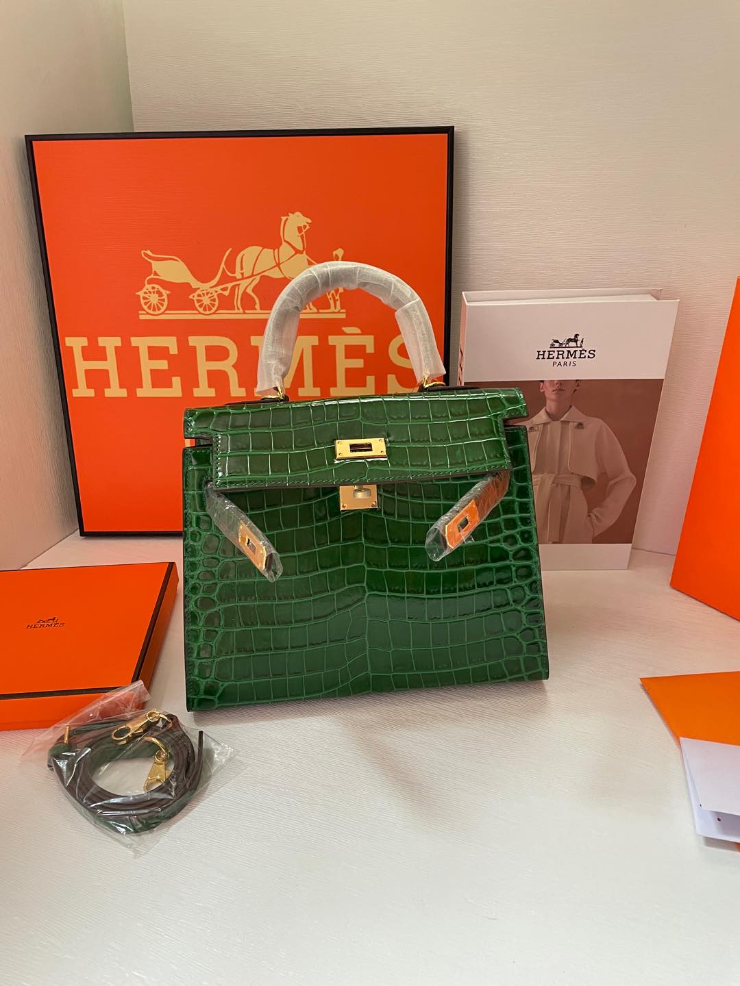 2WH28BDE Stylish leather bag