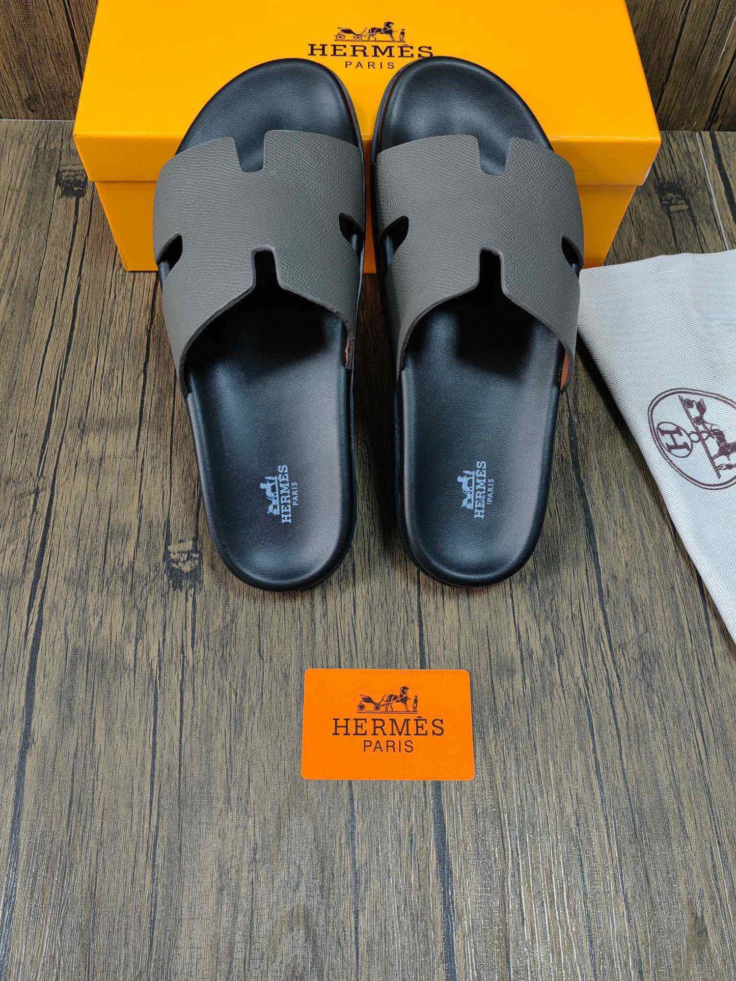 5YH60ZDE Stylish Slippers