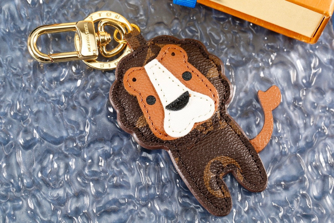 3RE14ADE Stylish key closure