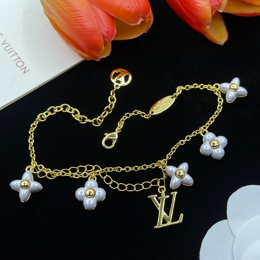 1YE434KDE Stylish Bracelets