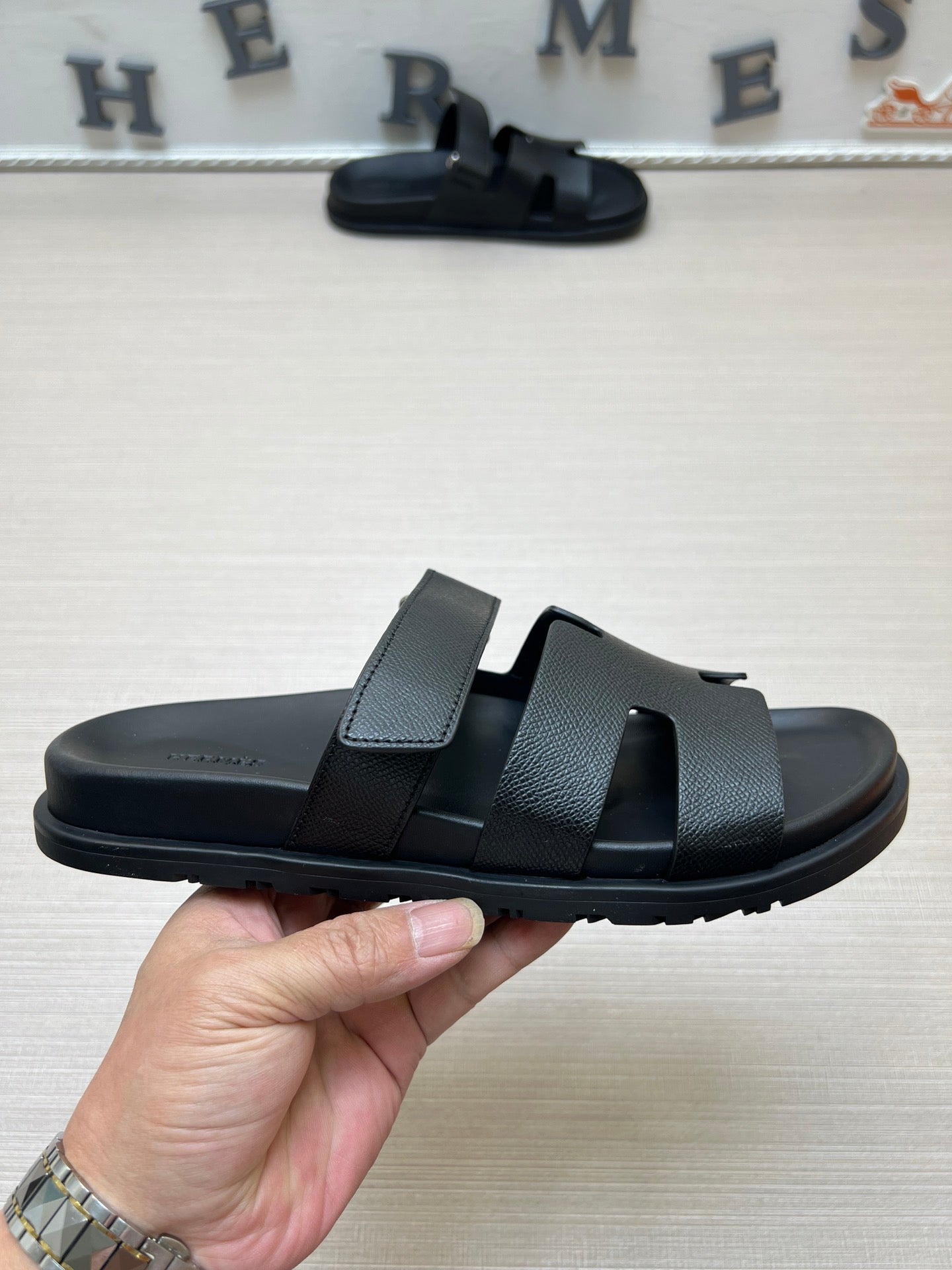 54H1ZDE Stylish slippers