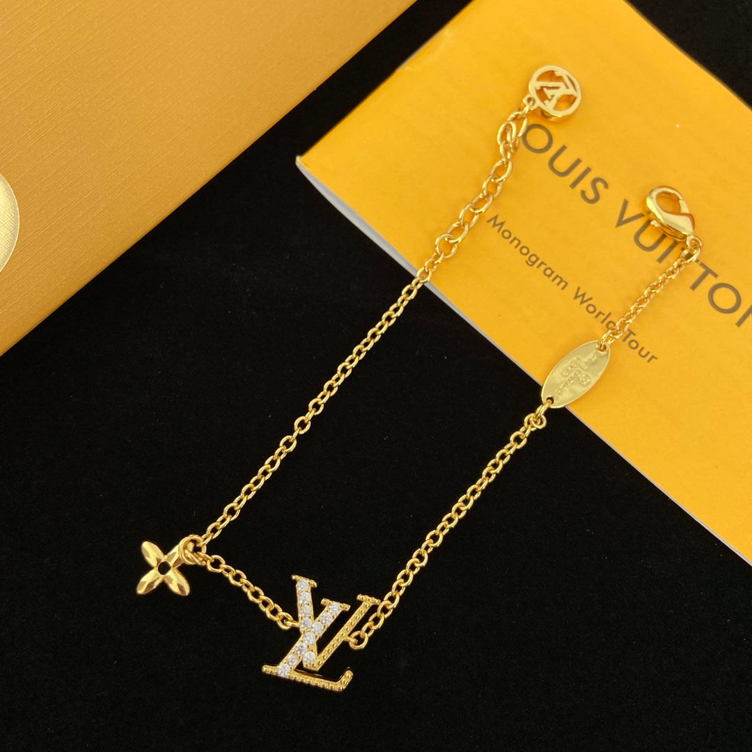 14E552XDE Stylish Earrings Bracelets Necklaces
