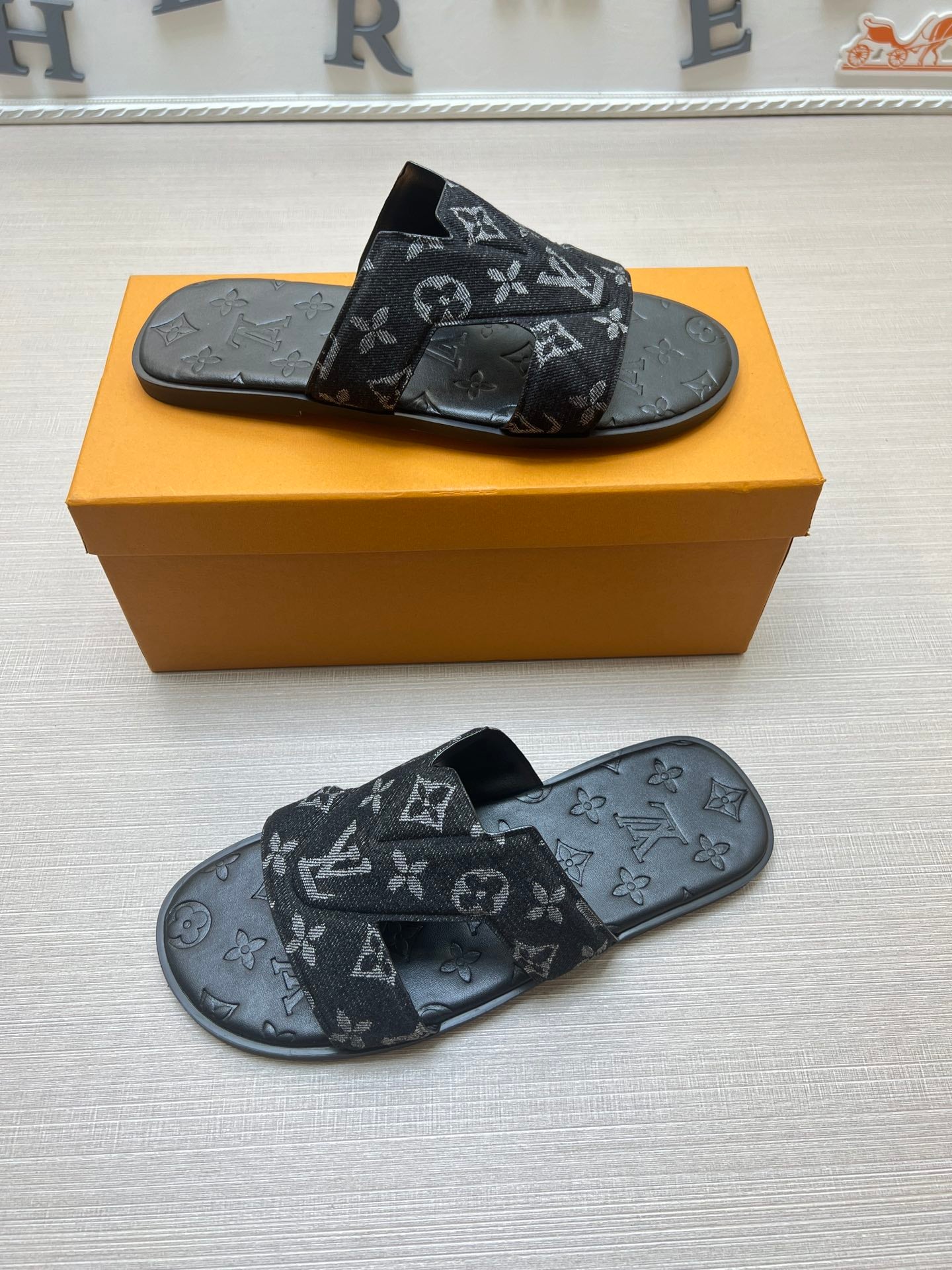 54E28ZDE Stylish slippers