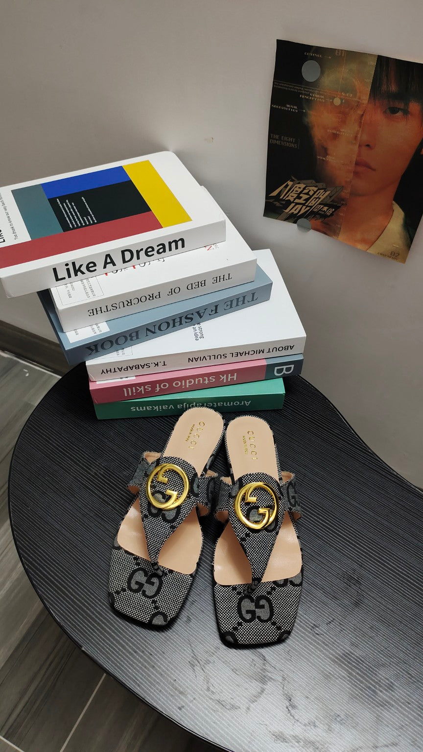 14B99ZDE Stylish slippers