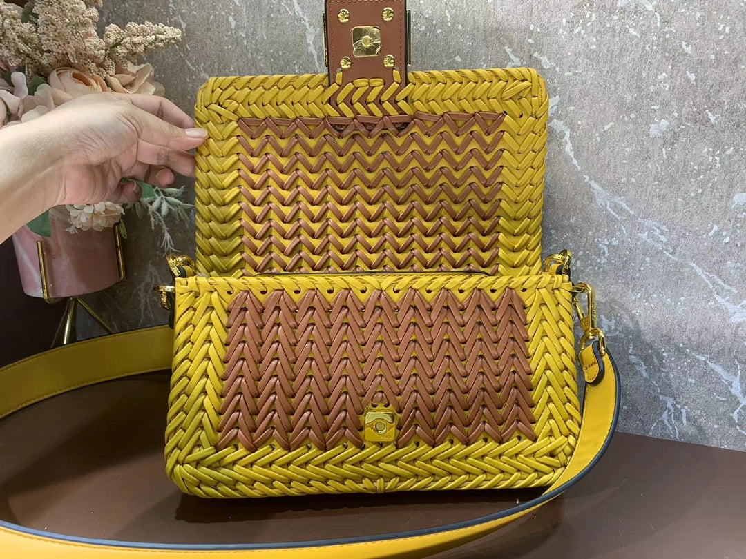 155NF11BDE Stylish leather bag