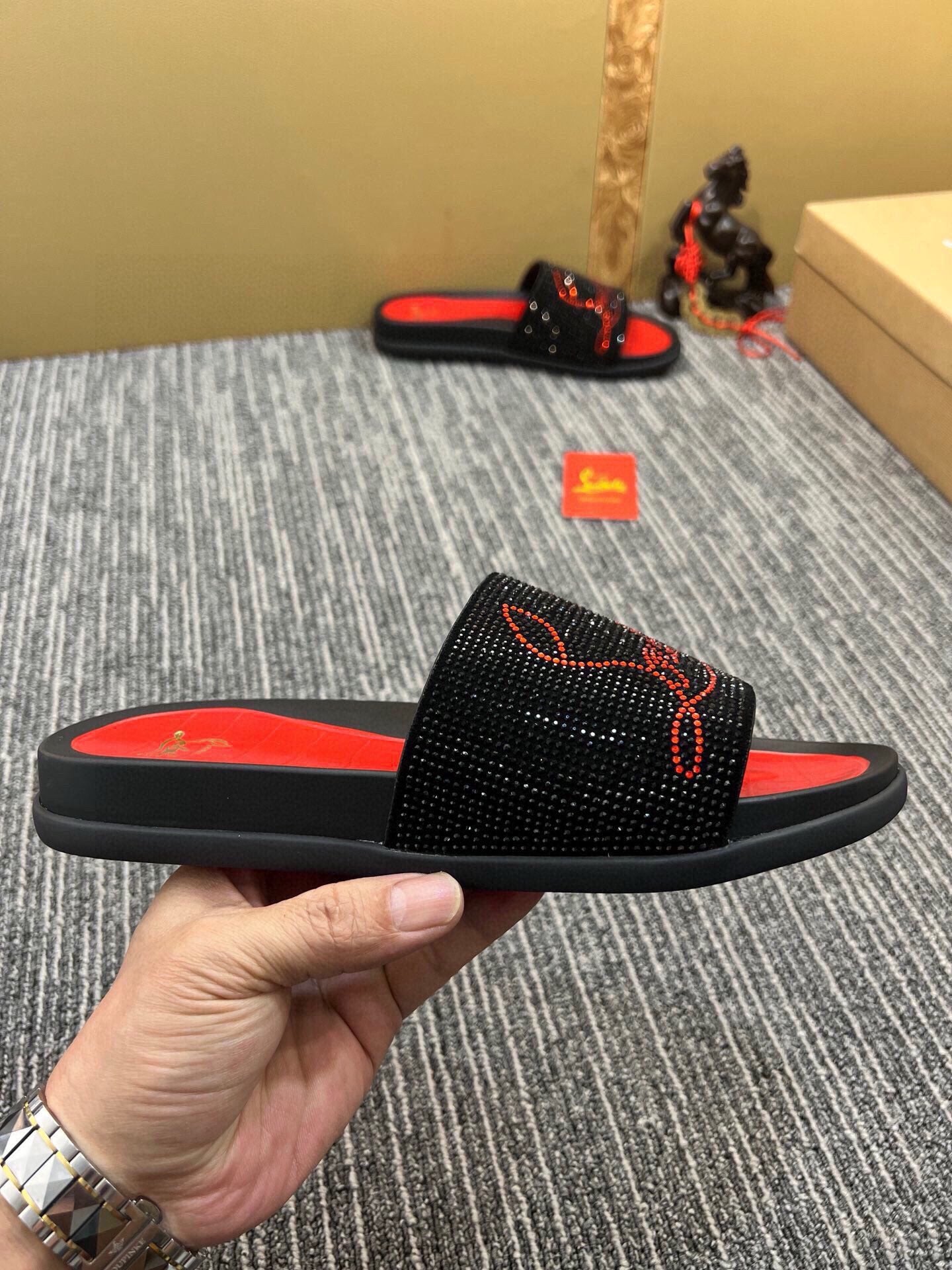 54A128ZDE Stylish slippers