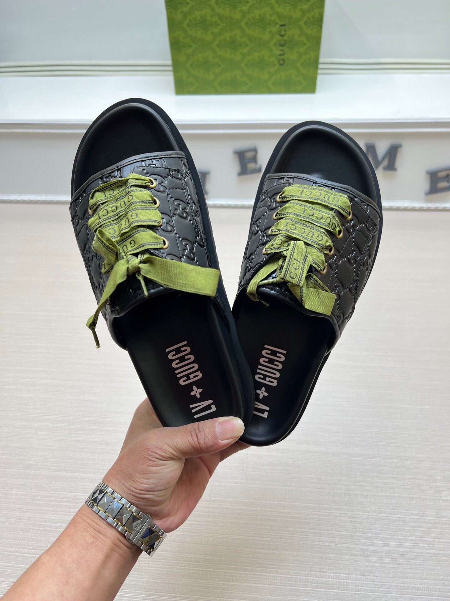 54B16ZDE Stylish slippers